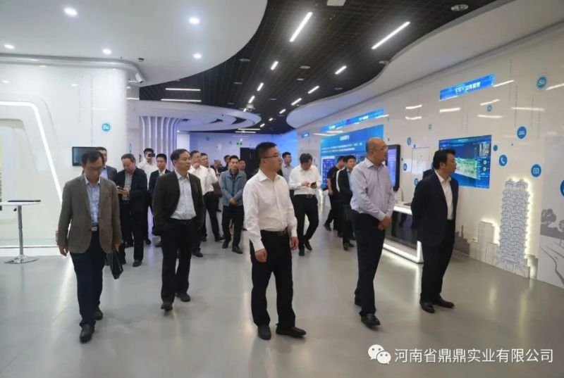10月10日，安陽8家骨干企業(yè)走進(jìn)河南5G信息生活館考察、框架簽約活動。